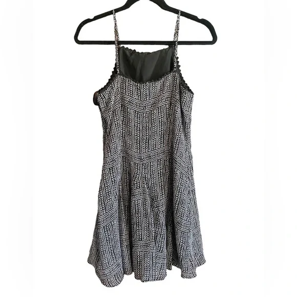 BCBGeneration Woman’s Black/White Pattern Mini Dress, Size 6 - Picture 8 of 10